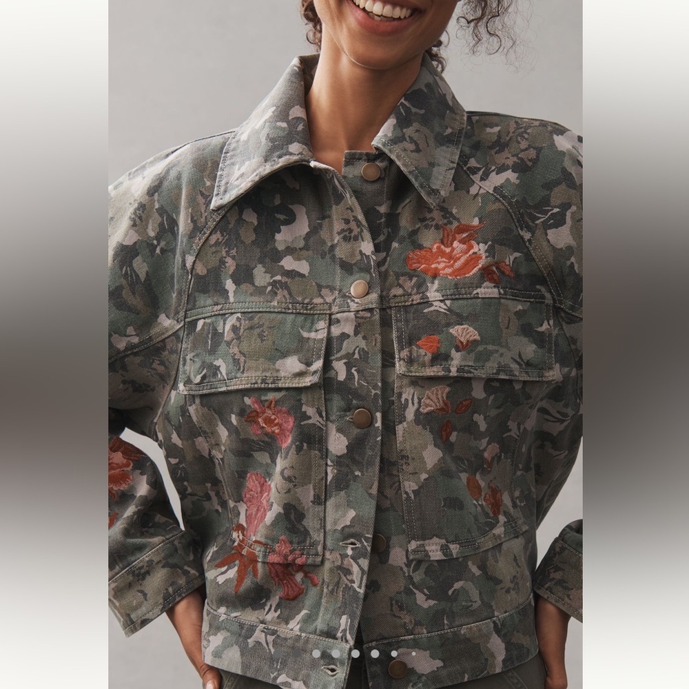 🌹Anthropologie Camouflage Denim Utility Jacket Pilcro New Floral Embroidered - Picture 3 of 15